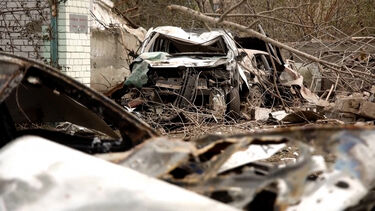 Imagens mostram zonas residenciais em Dnipro destruídas após ataques russos