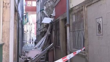 Fachada de habitação devoluta ruiu no Porto