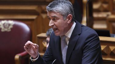 Portugueses preferem José Luís Carneiro para primeiro-ministro