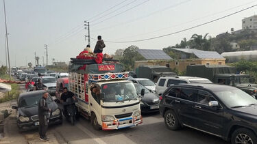 Filas de carros marcam regresso ao sul do Líbano após cessar-fogo