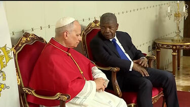 Papa recebido com honras de Estado em Luanda