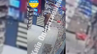 Imagens mostram atirador barricado em supermercado após abrir fogo em Kiev. Cinco pessoas morreram e dez ficaram feridas