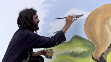 Do "burrinho" autista ao jovem pintor: A infância e a adolescência foram difíceis para 'JP', que se refugiu no desenho