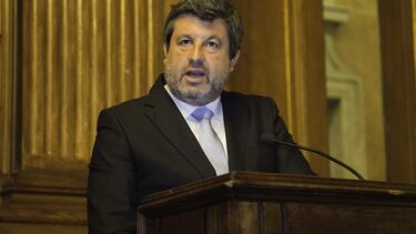 Diretor de Cirurgia do Hospital de Santo António propõe a própria comissão