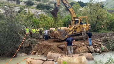 Exército libanês abre caminhos após destruição de pontes no sul do país