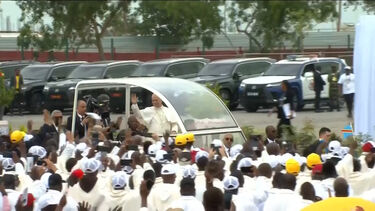 Papa celebra missa em Kilamba perante multidão de fiéis  