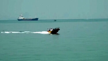 Imagens mostram navios no Estreito de Ormuz