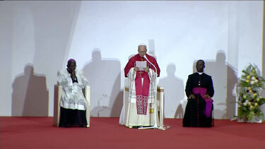 “É o amor que deve triunfar, não a guerra!”: Papa Leão XIV reza num santuário católico em Angola