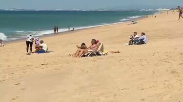 Temperaturas altas: Banhistas aproveitam domingo para fazer praia 