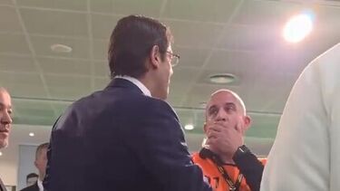 «És um palhaço»: o momento em que Rui Costa é insultado à chegada a Alvalade
