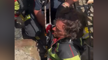 Criança de três anos resgatada com vida após cair em poço com 15 metros em Espanha 