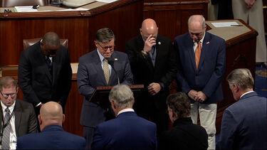 Câmara dos Representantes dos EUA faz minuto de silêncio em homenagem às oito crianças mortas em tiroteio no Louisiana 