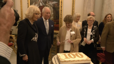 Realeza britânica assinala 100.º aniversário da rainha Isabel II no Palácio de Buckingham 