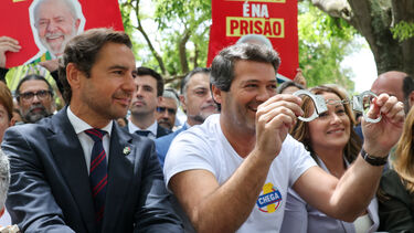 Algemas de André Ventura à venda em sex shops