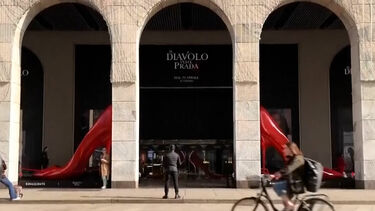 "O Diabo Veste Prada" está de volta com nova temporada gravada na capital da moda 