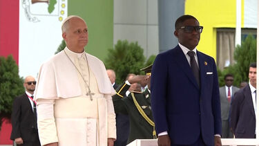 Papa Leão XIV deixa a Guiné Equatorial após viagem de 11 dias por África 