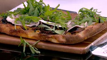 Aprenda passo a passo a fazer uma pizza romana 