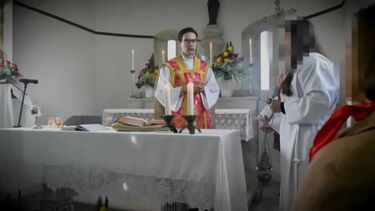 Ladrões amarram pés e mãos de padre para assaltar casa paroquial em Vila do Conde