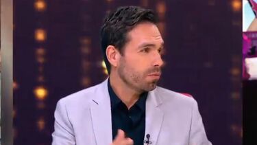 Comentadores do 'Noite das Estrelas' falam sobre envolvimento entre os concorrentes da Casa dos Segredos Sara e Hugo