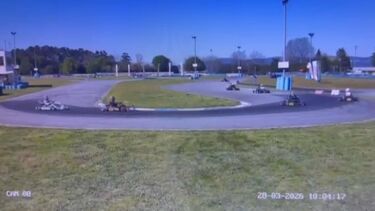 Piloto de 68 anos espanca outro de 17 que o ultrapassou em prova de karting