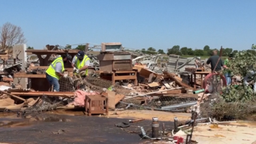 Tornado provoca rasto de destruição no Oklahoma 