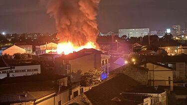 Incêndio deflagra em fábrica de carpintaria em Matosinhos