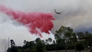 Vídeo mostra meios aéreos no combate ao incêndio na Geórgia que continua a alastrar-se  