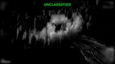 Imagens aéreas mostram barco que alegadamente transportava droga a explodir no Oceano Pacífico