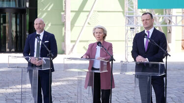 Presidente da Comissão Europeia diz que “é cedo” para suspender sanções ao Irão