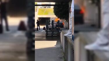 Carro incendeia-se em parque do Hospital de Penafiel