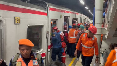 Imagens mostram colisão de comboios que fez mortos na Indonésia