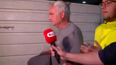 Mourinho apanhado pela CMTV na chegada a Lisboa não responde a perguntas