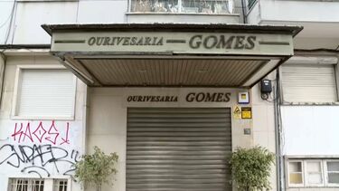 Dupla armada com caçadeira assalta ourivesaria no centro de Almada