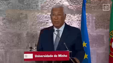 O momento em que António Costa 'batiza' Universidade do Minho de ... 'Universidade do Vinho'