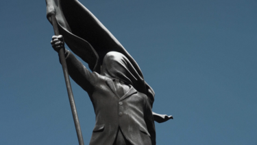 Banksy instala nova escultura no centro de Londres  