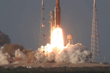 Imagens mostram descolagem de foguetão rumo à Lua lançado pela NASA  