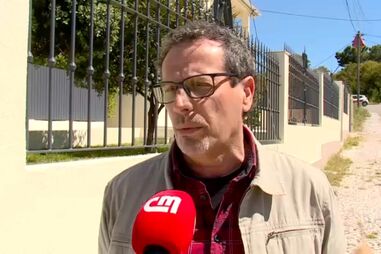 “Ainda deitava fumo”: Moradores sobre corpo carbonizado em Almada 