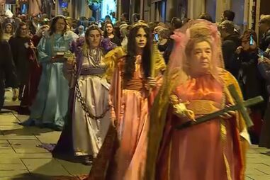 Milhares de pessoas assistem à procissão mais antiga que decorre em Braga  