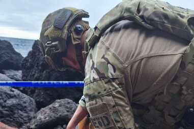 Militares foram levados da ilha Terceira até à Graciosa e desativaram o objeto.