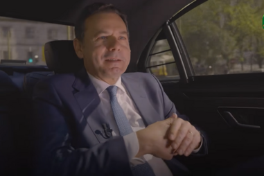 Luís Montengero faz viagem de carro sem cinto de segurança