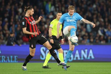 Nápoles domina AC Milan num jogo da Liga italiana