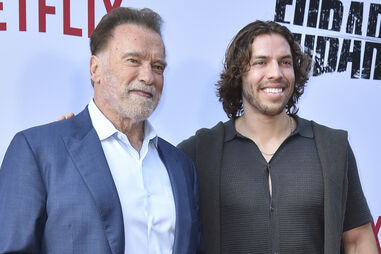 Arnold Schwarzenegger e o filho Joseph Baena