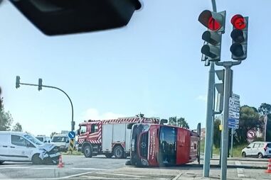 Colisão de carrinha com ambulância no Barreiro