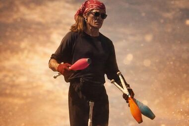 Malabarista de rua morre atropelado a entreter condutores no Barreiro