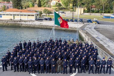 A guarnião de 165 elementos