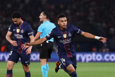 Doué celebra o primeiro golo do PSG
