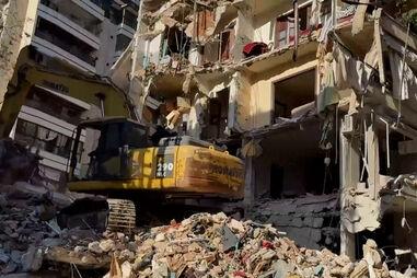 Equipas de resgate continuam as buscas por sobreviventes após ataques israelitas a Beirute  