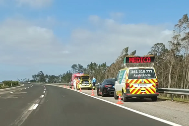 Mulher abandonada inconsciente e agredida na berma da A8