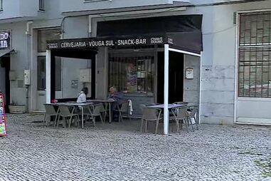 Agressão ocorreu no interior deste restaurante, no Feijó, em Almada