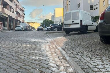 Motorista de TVDE atropela passageiros que o agrediram no Porto